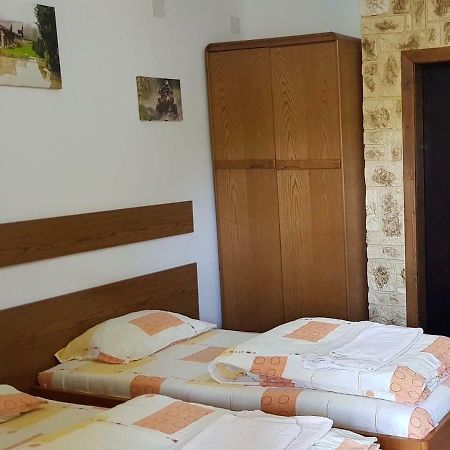 Pensiunea Raiul Muntilor Sebiş Esterno foto