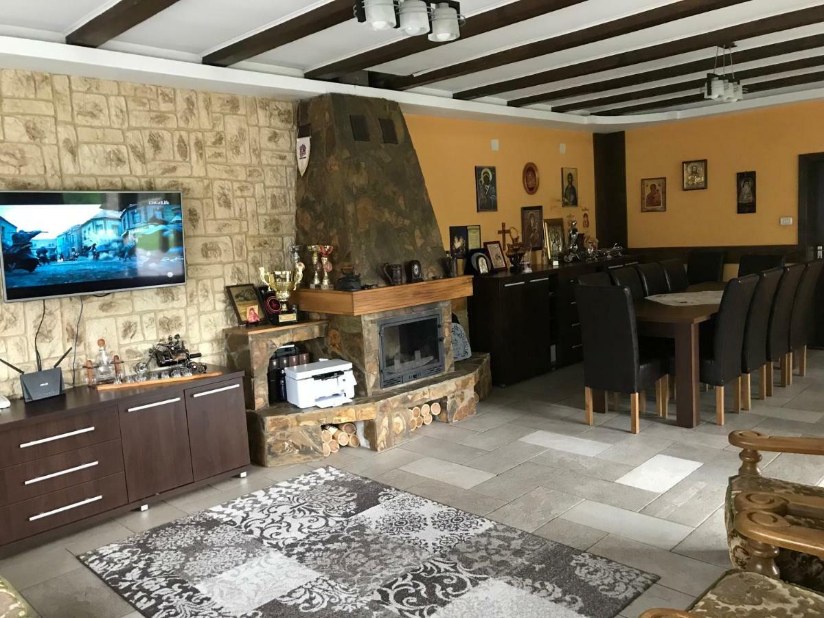 Pensiunea Raiul Muntilor Sebiş Esterno foto